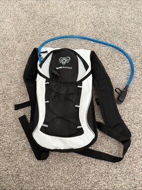 Water Buffalo hydration pack Black & White
